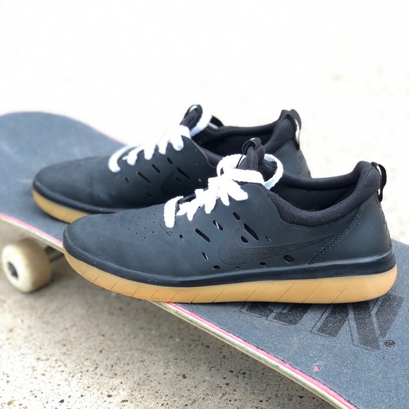 nyjah huston shoe size
